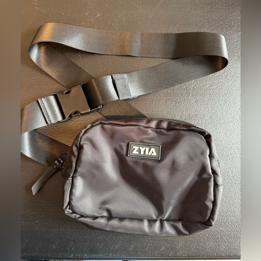 Zyia Active belt bag.‎ NEW